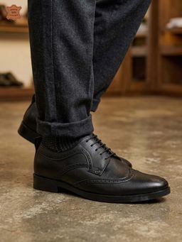 Carlton London - Men Black Classic Wingtip Leather Brogues
