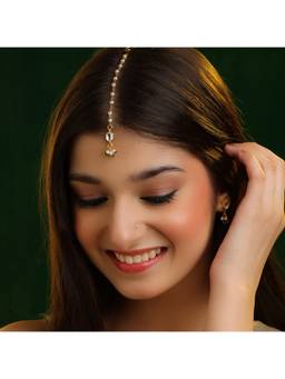 Ruby Raang Studio - Panna Tikka Kundan and Emerald Green Maang Tikka
