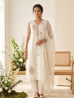 Koskii - Women Off White Zari Embroidered Kurta with Pant and Dupatta