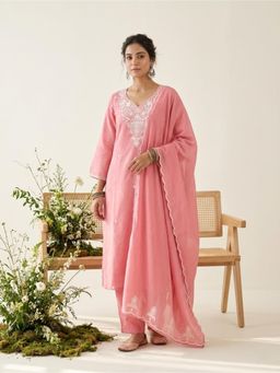 Koskii - Women Pink Embroidered Thread Work Kurta with Pant and Dupatta