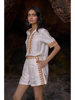 dash and dot - Off-White Embroidered Shorts