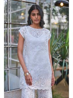 dash and dot - Ivory Ivory Lace Top