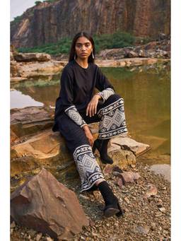 dash and dot - Black Jacquard Cuff Top