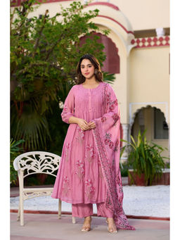 WOOMN - Embroidered Chanderi Pink Kurta & Pant with Dupatta