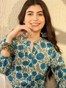 Vaamsi - Women Blue Cotton Blend Floral Printed Regular Tunic