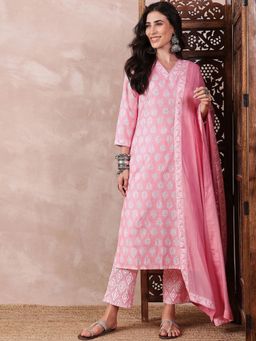 Vaamsi - Women Pink Rayon Blend Floral Printed Straight Kurta Pants with Dupatta (Set of 3)