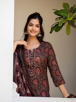 Vaamsi - Women Multi Rayon Blend Floral Printed Straight Kurta Pant & Dupatta (Set of 3)