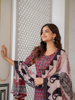 Vaamsi - Women Maroon Rayon Blend Printed Straight Kurta Pant & Dupatta (Set of 3)