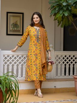 Vaamsi - Women Yellow Rayon Blend Floral Printed Straight Kurta Pant & Dupatta (Set of 3)