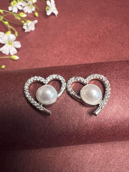 ISHKAARA - Women White Pearl Heart Ad Stud Earrings