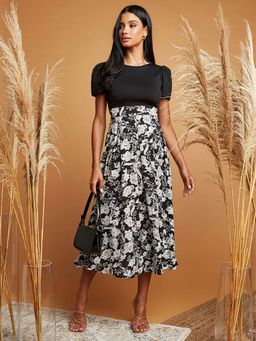 Styli - Black Pleated Floral Print Puff Sleeves A-line Midi Dress