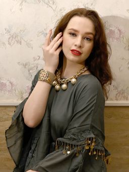 Odette - XL Faux Pearls Fancy Neckpiece