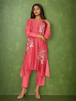 Dora Dori - Pink Chanderi Floral Embroidered Kurta with Pant