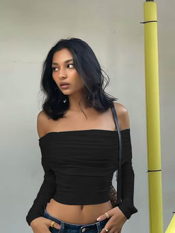 Outzidr - Black Solid Off Shoulder Crop Top