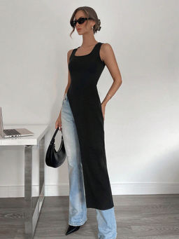 Outzidr - Black Sleeveless Solid Round Neck Top