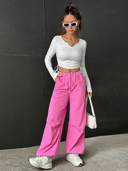 Outzidr - White Solid Side Ruched Crop Top