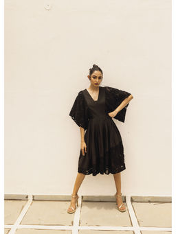 Couche - Black De-Stress Midi Dress