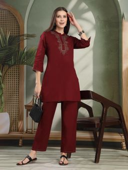 Nayam by lakshita - Women Maroon Cotton Embroidered Kurta with Pant (Set of 2)