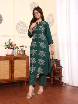 Varanga - Women Green Embriodered Straight Kurta