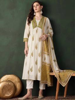 Gahan - Fuchsia Tassel Trimmed Cream Kurta with Pant & Dupatta