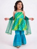 Green color option, Sold out, Currently selected