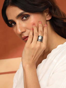 Fabindia - White Adjustable Ring