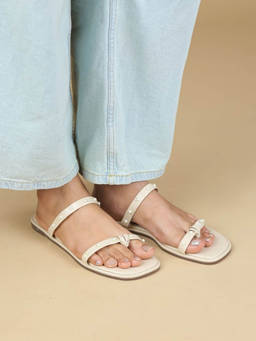 Postcard - Era Slip On Flats In Offwhite