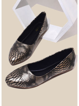 YASSIO - Women Embellished Green Metallic Ballerinas