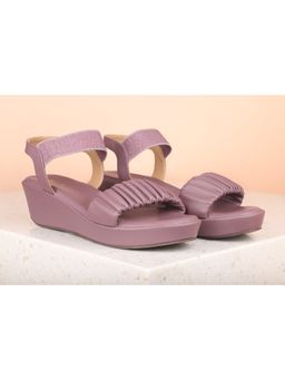 Inc.5 - Ruffled Purple Wedges