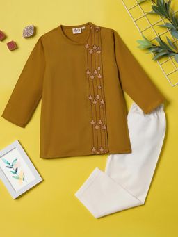 Desi Soota - Olive Embroidered Kurta and Pyjama