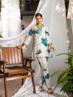 Gahan - Blended Muslin Floral Printed with Neckline Embroidered White Co-Ord (Set of 2)