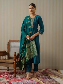 Gahan - Silk Blend Yoke Embroidered & Sequinned Green Kurta Pant & Jacquard Dupatta (Set of 3)