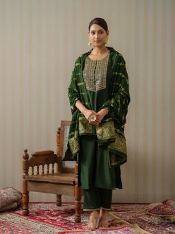 Gahan - Silk Blend Yoke Embroidered & Sequinned Green Kurta Pant & Jacquard Dupatta (Set of 3)