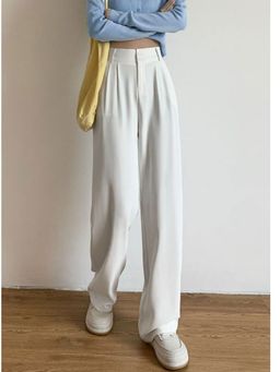 Outzidr - White Straight Fit Pleated Pant