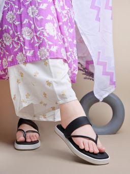 Shoetopia - Comfortable Strappy Black Flats For Girls