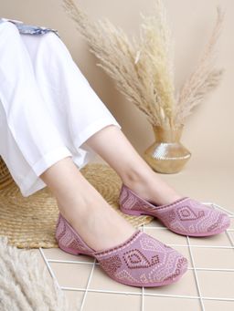 Shoetopia - Embroidered Ethnic Pink Mojaris For Girls