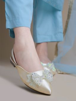 Shoetopia - Embellished Rhinestone Bow Detailed Cream Sandals For Girls