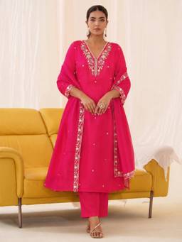 Gahan - Women Ethnic Motifs Embroidered Regular Thread Work Kurta with Pant & Dupatta