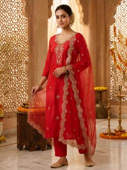 Gahan - Women Ethnic Motifs Embroidered Regular Thread Work Kurta with Pant & Dupatta