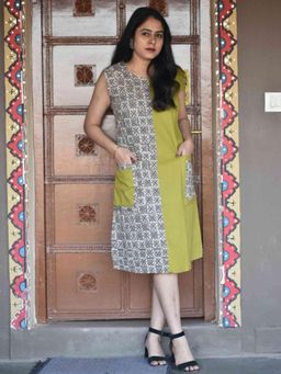 Sundarii - Amity- Ajrakh Hand Block Printed Brush Stroke Sheath Dress