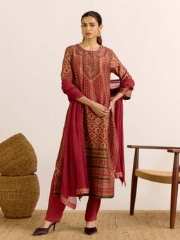 Aarke Ritu Kumar - Red Printed Round Neck Kurta Pant With Dupatta