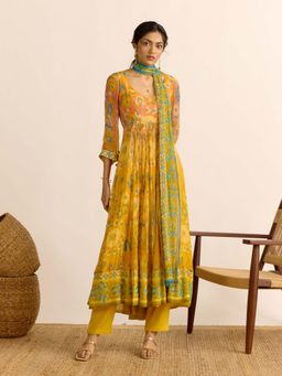 Aarke Ritu Kumar - Yellow Floral Scoop Neck Kurta Pant With Dupatta