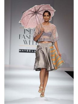 CHHAYA MEHROTRA - Cape with Skirt Off White Metallic
