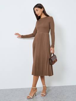 Styli - Women Brown Solid Round Neck Pleated Ribbed Knit Midi Dress