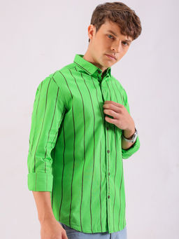 The Indian Garage Co - Men Printed Cutaway Collar Casual Shirt Green