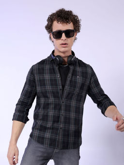 The Indian Garage Co - Men Checks Cutaway Collar Casual Shirt Black