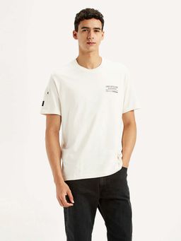 Levi's - Men Cream Cotton Crew Neck Regular Fit T-Shirt