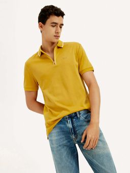 Levi's - Men Yellow Cotton Collar Neck Slim Fit Polo T-Shirt