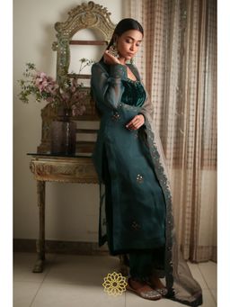 Rhua India - Green Conifer Kurta with Pant and Dupatta