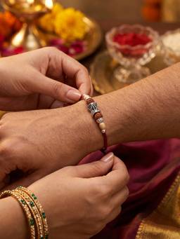 TOUCH925 - 925 Silver Dumru Rudraksha Rakhi for Brother with Sacred Beads and Red Thread